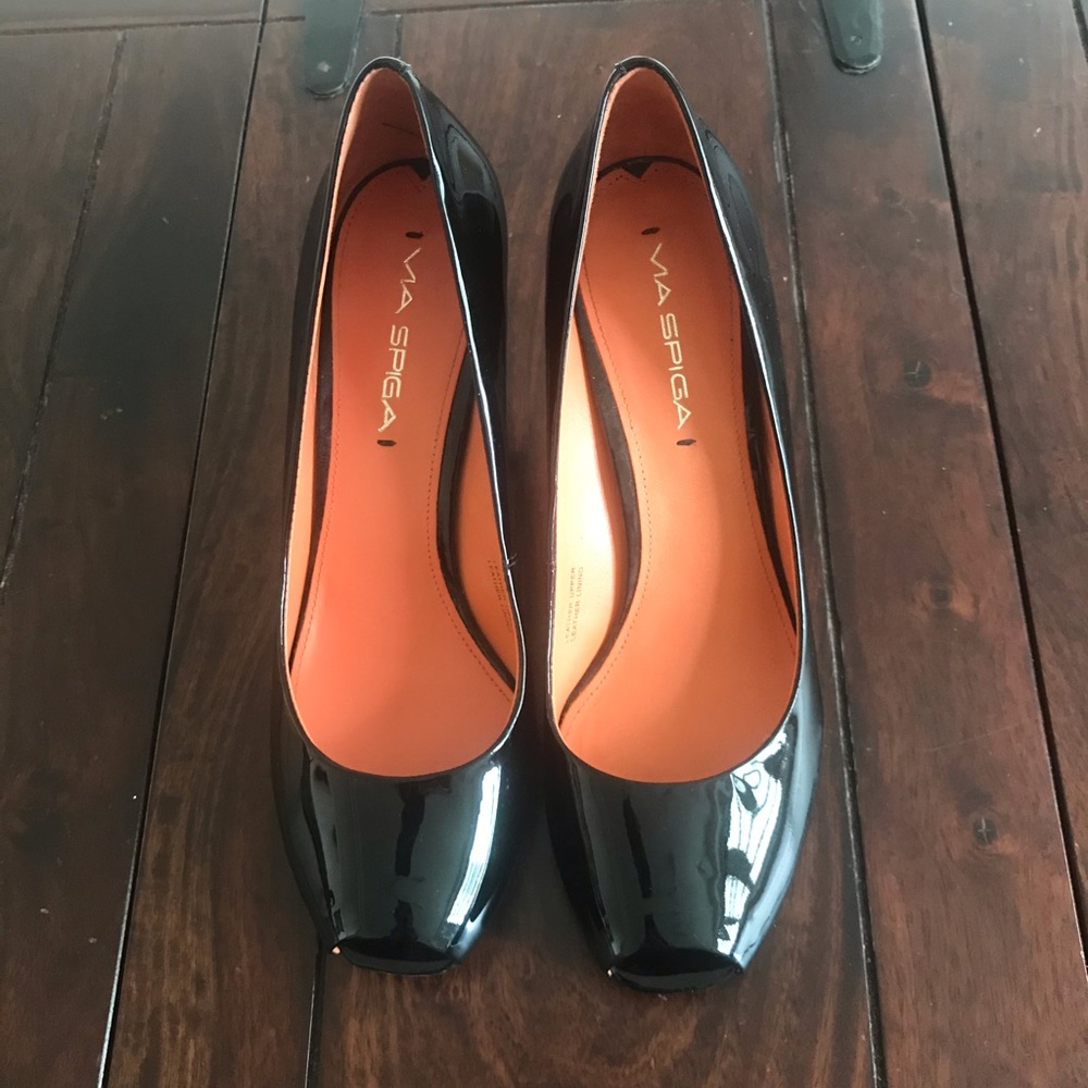 Via spiga leather peep toe heels